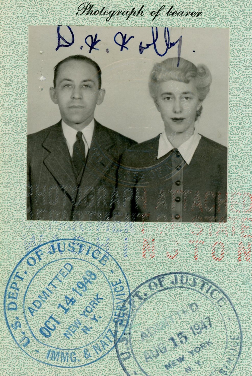 一男一女的政府身份证照片