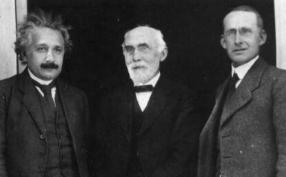 阿尔伯特爱因斯坦、亨德里克洛伦茨和阿瑟Eddington户外站