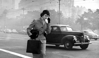 20世纪50年代洛杉矶一名被烟雾激怒的女子